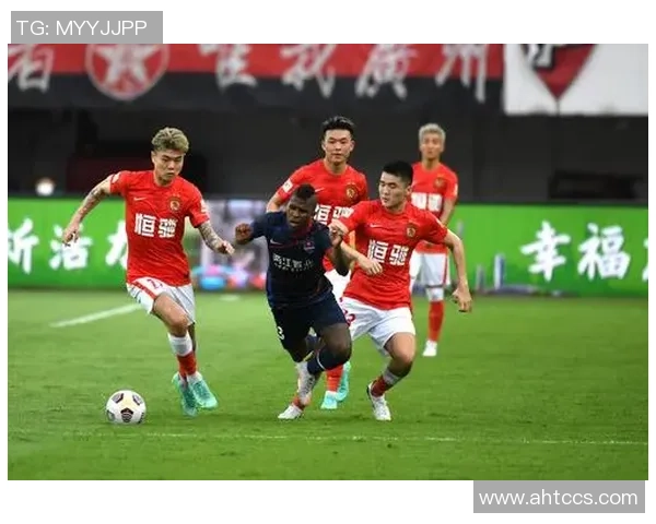 广州足球队的速度之道:从训练到比赛的全景解析 广州足球队的速度之道:从训练到比赛的全景解析